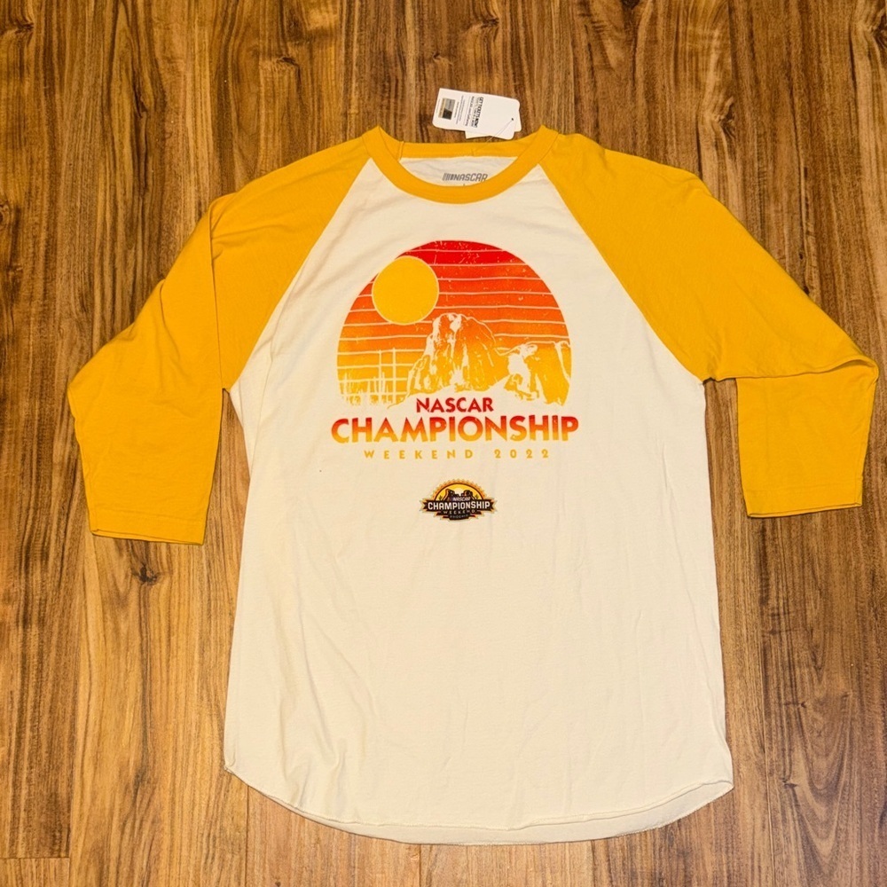 Nascar large men women graphic Tee shirt Yellow cream 2022 raglan nwt racing